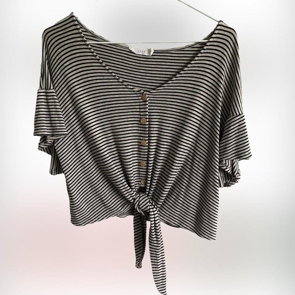 cute stripped cropped button down tee